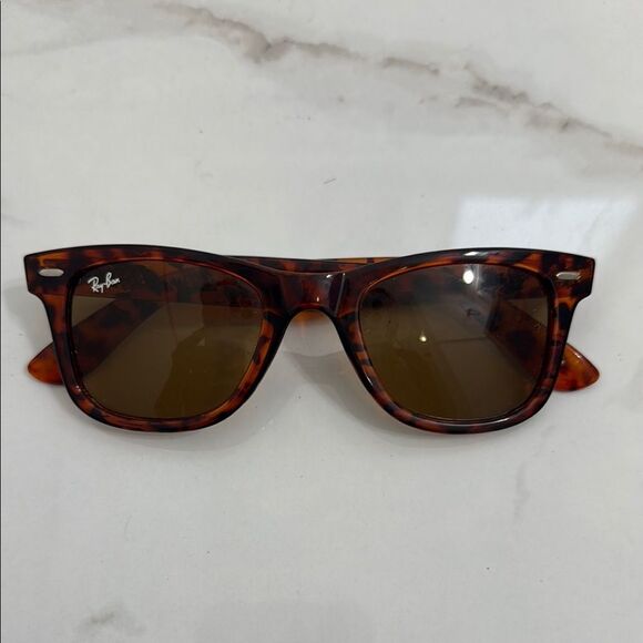 Ray-Ban Brown Classic Sunglasses Timeless Design RB 2140 - Wayfarer Tortoise - Picture 1 of 4